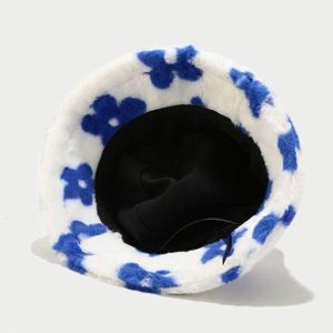 หมวกบักเก็ตขนเฟอร์เทียมลายดอกไม้ อุ่นสบาย ใช้ได้หลากหลาย สำหรับผู้หญิง สาวๆ  ขายส่งสำหรับฤดูใบไม้ร่วงและฤดูหนาว - Product Image 4
