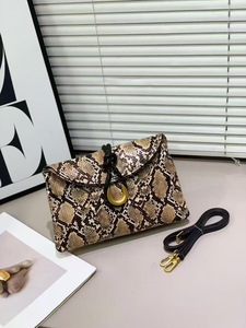 Sac à main bandoulière en cuir de serpent de haute qualité, style Shu Qi, pour femme, modèle Liberta Envelope Clutch - Product Image 1