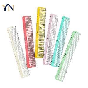 Peigne de coupe en plastique pour <span class=keywords><strong>coiffeur</strong></span>, spécialisé pour les salons de coiffure, avec design en spirale, grande capacité - Product Image 1