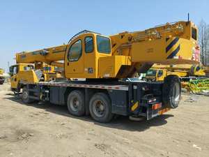 Grúa sobre orugas usada de 25 toneladas para trabajos de elevación pesada con caja de cambios, motor y PLC para un rendimiento fiable en proyectos de construcción - Product Image 3