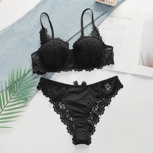 Ensemble <span class=keywords><strong>de</strong></span> lingerie sexy en dentelle noire confortable <span class=keywords><strong>de</strong></span> qualité supérieure avec soutien-gorge push-up et culotte à boucle arrière - Product Image 1