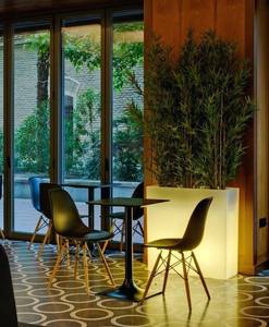 <span class=keywords><strong>Pot</strong></span> <span class=keywords><strong>de</strong></span> fleurs lumineux LED intelligent E, IP65, résistant aux intempéries, alimenté par énergie solaire, décoration extérieure, 16 couleurs RVB, batterie, montage mural pour <span class=keywords><strong>terrasse</strong></span>, jardin - Product Image 2