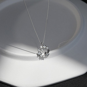 Flower Necklace For Women Simple Luxurious Pendant Elegant Unique Design Clavicle Chain Jewelry Everyday Wear - Product Image 4