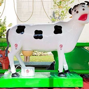 Máquina de juego de competición de ordeño de vacas de PVC, juego interactivo de doble carrera para eventos de carnaval al aire libre y fiestas - Product Image 1