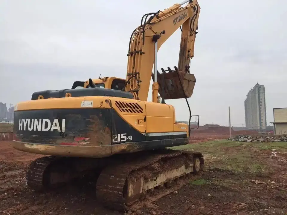 Excavatrice d'occasion originale de 21 tonnes Hyundai 215 à vendre