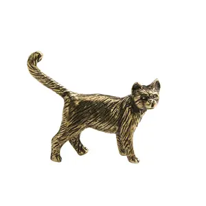 Mainan hewan kuningan ornamen anak kucing membuat potongan tangan pahatan perunggu meja kucing pastoral tembaga tua.