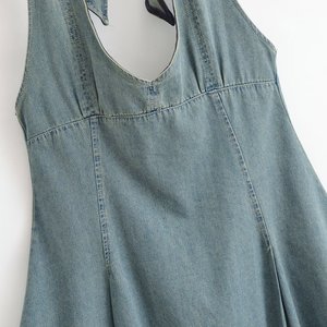 Vestido Mini Halter sin Espalda Lavado para Mujer 2026, Vestido de Verano Ajustado con Cuello en V y Detalle de Lazo, OEM/ODM de Fábrica China - Product Image 5