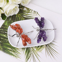 Vente en gros de médailles libellules naturelles en cristal, technique de mosaïque, style amour, gravier, statue d'insecte, décoration de bureau et de maison, guérison