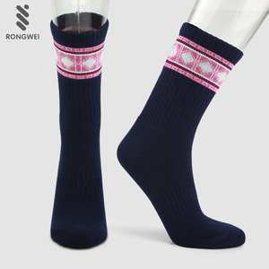 2025 OEM Chất Lượng Cao Tùy Chỉnh Cotton Vớ Thể Thao Giữa Bê Crew Mồ Hôi Thấm Thêu Chống Vi Khuẩn In Mô Hình Mùa Hè - Product Image 1