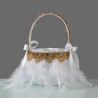 Bruilofts-parelboog met gouden rand, verenbloemenmandje, gebruikt door bloemenmeisjes om bloemblaadjes te verspreiden, bruiloftdecoratie in westerse stijl, plastic