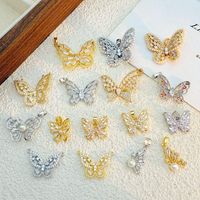 Vente en gros de breloques papillon en cuivre plaqué or 18 carats, pendentifs micro-pavés CZ et perles pour occasions quotidiennes et formelles, composants de bijoux