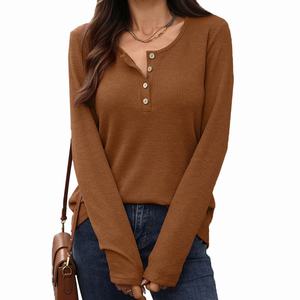 เสื้อยืดแขนยาวผู้หญิงสไตล์ลำลองสำหรับฤดูใบไม้ร่วง เนื้อผ้านุ่ม กระชับหุ่น สีพื้น คอกลม ติดกระดุม - Product Image 1