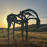 Sculpture de cheval abstraite en bronze de grande taille, artisanale et personnalisée, pour les parcs, les paysages commerciaux et les espaces publics extérieurs