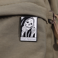 Pin de esmalte 'Stay Positive' con diseño divertido de Grim Reaper, broche, insignia de solapa, estilo gótico, para mochila, regalo, venta al por mayor