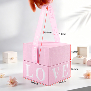 Boîte cadeau carrée rouge rose avec poignée en ruban pour la Saint-Valentin, les faveurs de mariage, impression de logo personnalisé, emballage en papier de luxe, OEM - Product Image 2