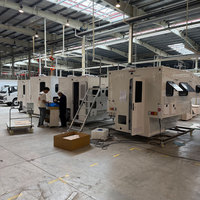 Caisse de camping-car en fibre de verre pour pick-up tout-terrain avec cuisine et salle de bain, adaptable aux pick-up grand format