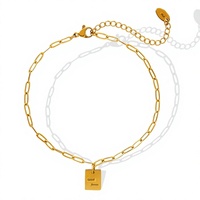 Bracelet de cheville en fer pour femme, design géométrique, tendance et polyvalent, avec pendentif carré porte-bonheur et inscription « Good Luck »