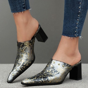 Mules à talons carrés bas pour femme, à motifs floraux sur métal, grande taille 48, coupe large, sandales habillées pour le bureau - Product Image 6