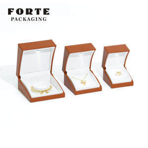 FORTE Cadena Serpiente, Caja de Joyería de Cuero al por Mayor, Caja para Anillos con Luz LED - Product Image 6