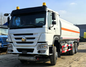 Autocisterna di Seconda Mano con Telaio Sinotruck HOWO per Carichi Pesanti, con Eccellenti Prestazioni di Tenuta - Product Image 6