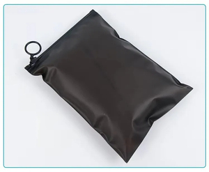 Sacs refermables adhésifs givrés avec logo personnalisé et anneau de traction noir pour l'emballage - Product Image 5