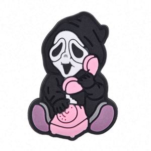 Venta al por mayor de PVC suave estilo de Halloween calavera extraña dibujos animados zapato encantos para zuecos sandalias - Product Image 1