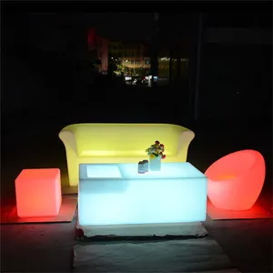 เฟอร์นิเจอร์ LED ยุโรปและอเมริกาที่มีสีสันส่องสว่างสต็อกเก้าอี้โซฟาแสงรีโมทคอนโทรลโซฟา LED โรงแรม