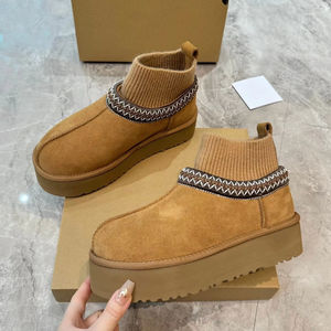 Botas de nieve de diseño clásico de nuestra marca, modelos populares - versión para mujer. Son cálidos, impermeables y lujosos. - Product Image 1