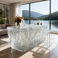 Table à manger en résine transparente et lumineuse, mobilier d'intérieur au design contemporain et moderne, idéale pour hôtels et villas.