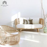 Ensemble de salon de jardin en rotin multifonctionnel de style nordique pour villa, avec canapé, table basse et chaise de loisirs extérieure