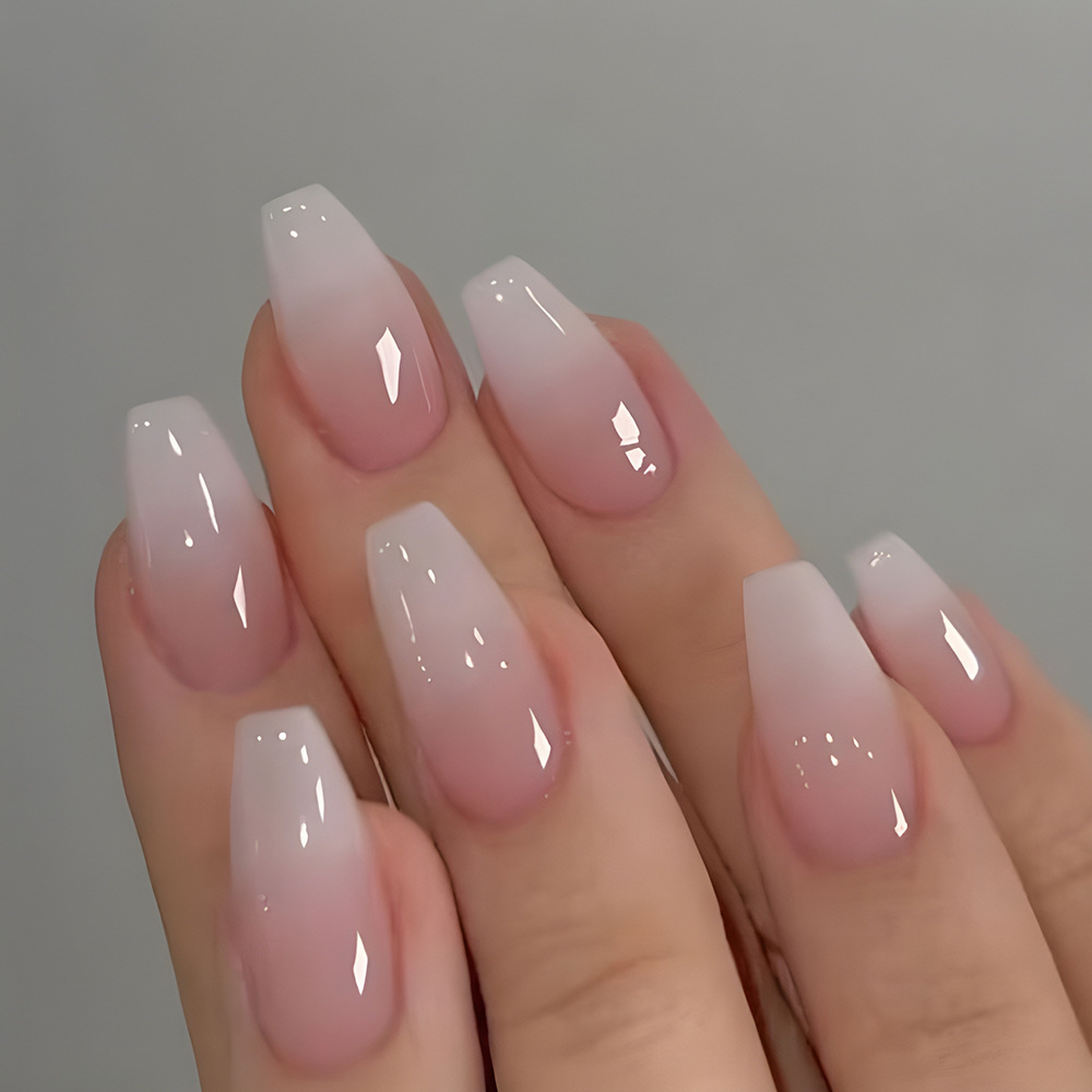 Simple Gradient Nails for Everyday Style
