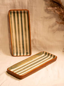 Assiette en céramique artisanale de culture tribale, grès cuite à haute température, motif rayé vert olive, compatible four et micro-ondes, pour desserts et gâteaux - Product Image 2