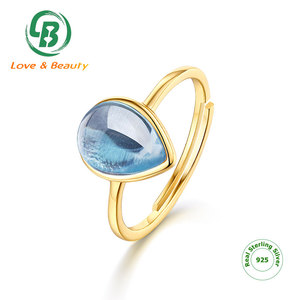 Amour et La Beauté Naturelle solitaire en argent sterling avec pierres précieuses or poire goutte bleu topaze bague - Product Image 2