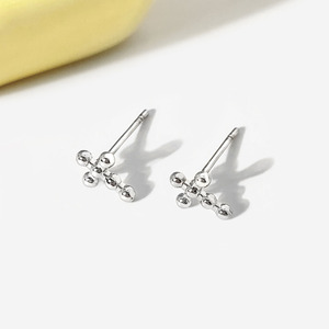 México Venta caliente 18K chapado en oro forma <span class=keywords><strong>de</strong></span> cruz pequeños pendientes <span class=keywords><strong>de</strong></span> tuerca para niñas - Product Image 4