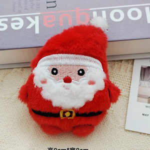 En stock : Porte-clés rond en peluche Père Noël, jouets en peluche mignons de dessin animé, animaux en peluche de 4 pouces pour machine à grue d'arcade en magasin - Product Image 1