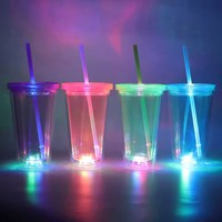 Gobelets lumineux LED colorés personnalisés en plastique de 16 oz avec couvercle et paille – Cadeaux pour Halloween, Noël, bars et fêtes