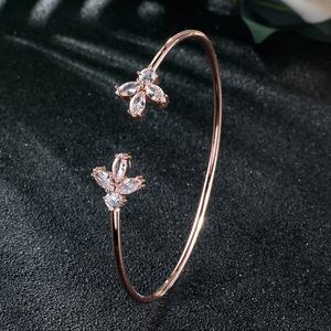 Rakol BP2190 Brazalete de plata Cobre Forma de hoja Zircon Pulsera simple para mujer - Product Image 1