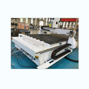 Machine de fraisage CNC à 3 axes à changement d'outil automatique de haute précision pour le travail du bois et la fabrication de meubles avec options de taille de travail personnalisables - Product Image 1