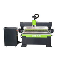 Routeur CNC pour le travail du bois ChenMai 1300 avec rouleau de pression, moteur de broche 380V 7,5kW, déplacement 1300x2500mm
