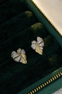 Pendientes de Diamantes con Hoja Pulida en Oro Amarillo de 18k, Joyería Real Xinfly - Product Image 3