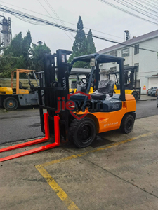 Montacargas Toyota de 3.5 Toneladas y 3 Metros, Fabricado en Japón, Motor Diésel, de Segunda Mano, con Motor IDZ - Product Image 4