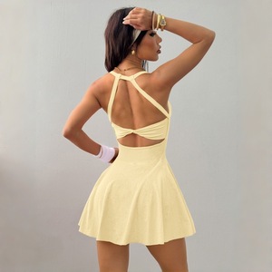 Abito da tennis da donna con cut-out a vita alta e spalline sottili, modello sportivo con gonna a pantaloncino - Product Image 2
