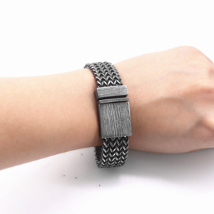 Yunnique Pulsera de cadena de acero de titanio para hombre, cierre magnético geométrico negro, estilo punk, regalo de joyería - Product Image 4