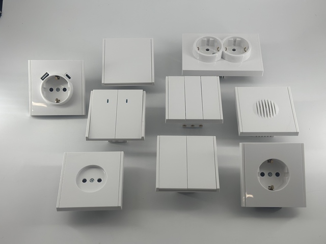 High Quality Modern European Style White Wall-Mounted Switch & Socket with  Electrical Outlet for Home and Office