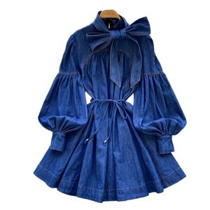 Robe longue en jean rétro pour femme, collection printemps 2025, avec manches lanternes et ceinture, vente en gros - Product Image 1