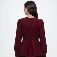 Robe Courte Décontractée Femme Col V Manches Longues Rouge Bordeaux Unie à Volants Superposés Vente en Gros Personnalisée