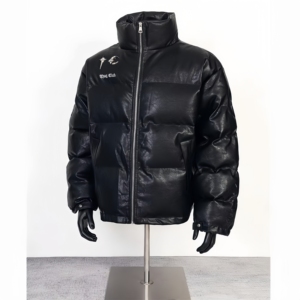Blouson en <span class=keywords><strong>cuir</strong></span> pour <span class=keywords><strong>homme</strong></span> Thug Club Hiver 2025 avec lettres brodées, col à crochets étoiles et lune, manteau chaud en coton et duvet de haute qualité pour hommes - Product Image 1