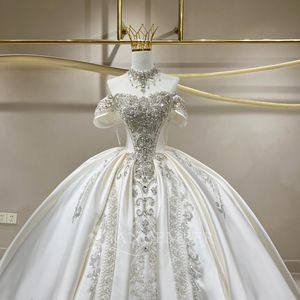 Robe de mariée JFH119 exclusive en satin, épaules dénudées, traîne chapelle, dentelle florale moderne, coupe bouffante, décolleté cœur pour femme - Product Image 3