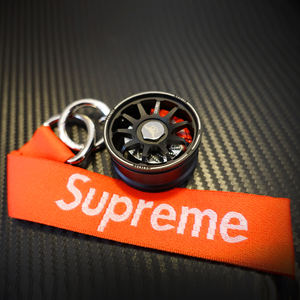 พวงกุญแจตกแต่งรถยนต์สุดหรู พกพาสะดวก ดีไซน์ทันสมัย พร้อมล้ออัลลอยด์ เหมาะเป็นของขวัญคริสต์มาส - Product Image 5