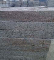 Dalle de granit blanc martelé sculpté pour couvercle de canalisation et planche de drainage, idéale pour les projets modernes de villas, écoles et hôpitaux